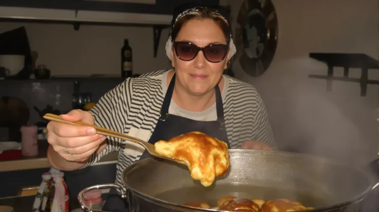 Une grand-mère alsacienne révèle sa recette culte de beignets du carnaval, dorés, moelleux et croustillants Une grand-mère alsacienne révèle sa recette culte de beignets du carnaval, dorés, moelleux et croustillants