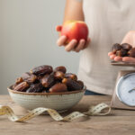 découvrez si les dattes font vraiment grossir ou non, leurs bienfaits nutritionnels et comment les intégrer dans une alimentation équilibrée.